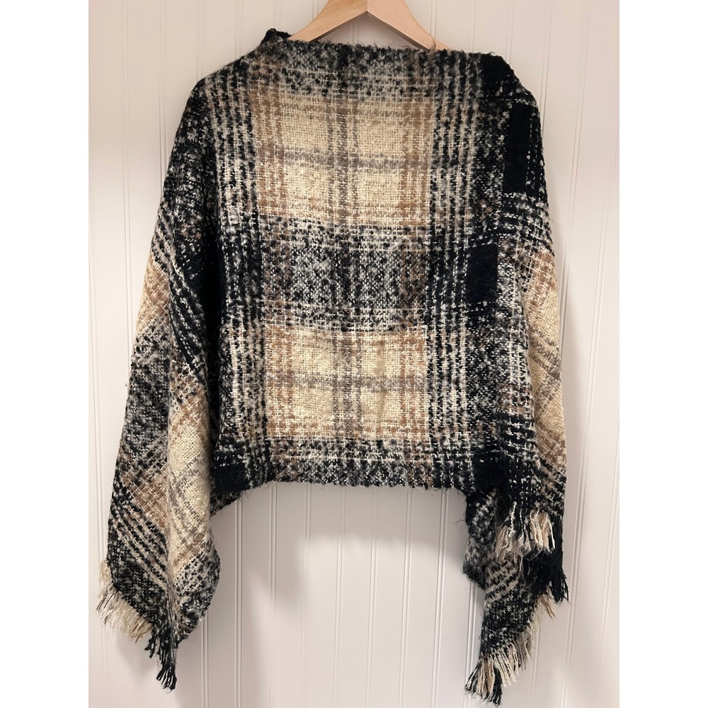 Gaby & Gracie Poncho Women OS Black Cream Good Plaid Fringed Knit Wrap